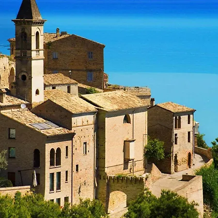 Vakantiehuis Attractive In With Garden Cupra Marittima